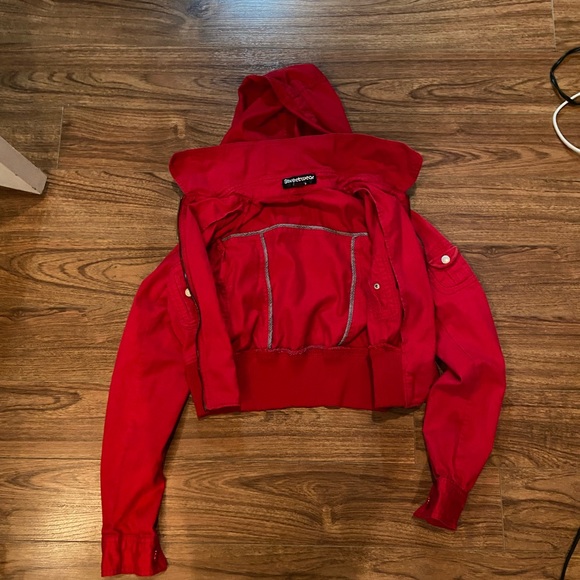 red cropped, zip up sweater - Picture 2 of 5